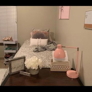 I am selling my comforter with the set of pillows